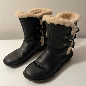 Ugg Akadia Size 7 Boots Dark Brown